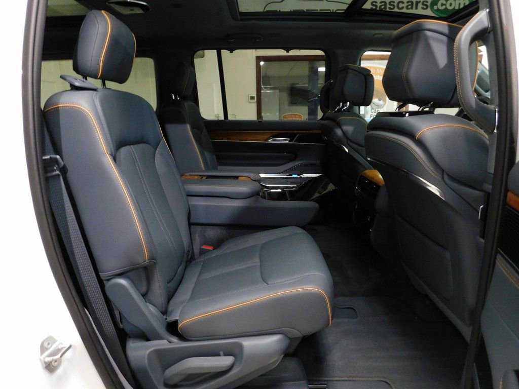 Used 2022 Jeep Grand Wagoneer Series II w/ Convenience Group III image 95