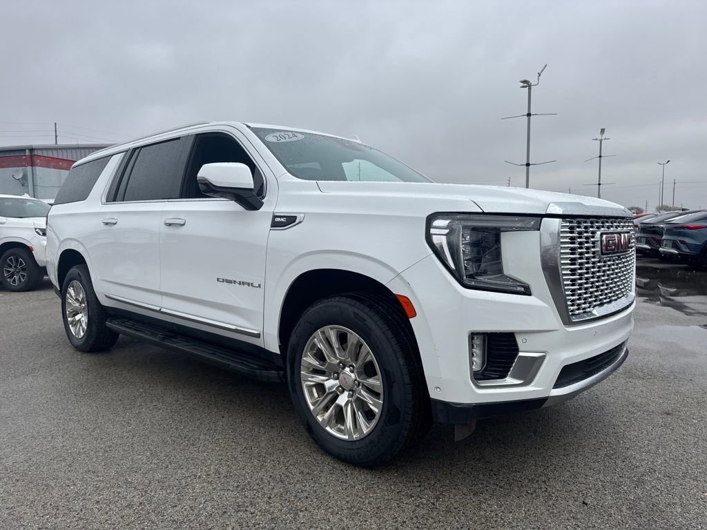 Used 2024 GMC Yukon XL Denali w/ Advanced Technology Package image 8