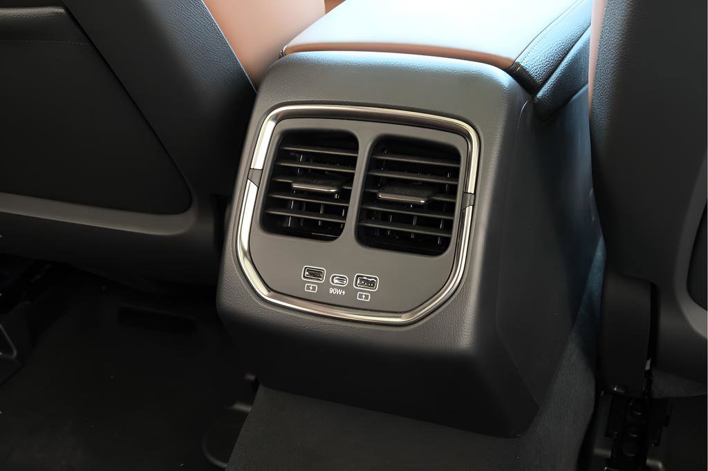 New 2025 VinFast VF 8 Plus AWD/4WD image 26