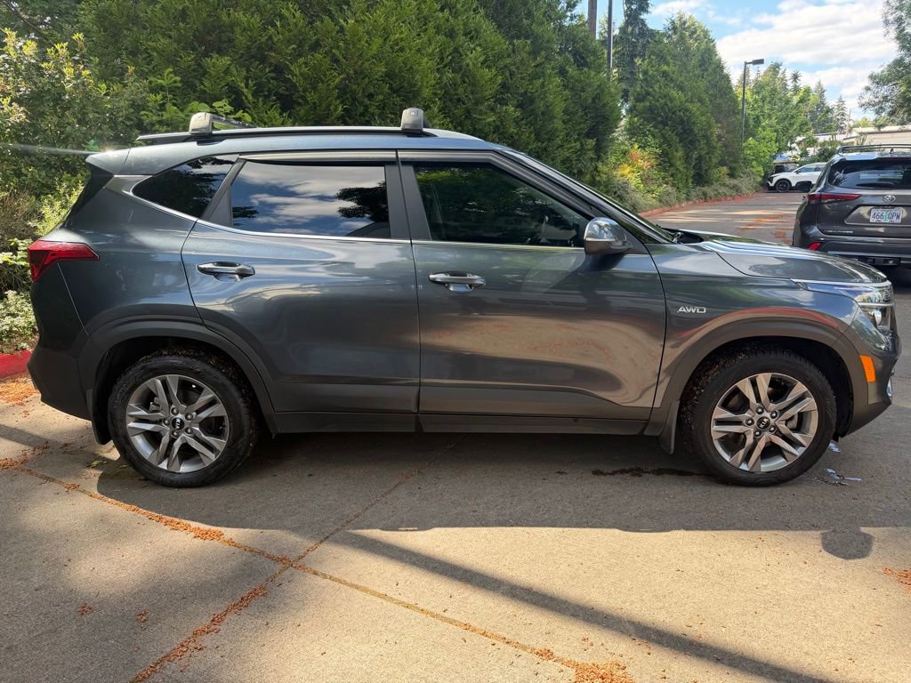 Used 2021 Kia Seltos S AWD/4WD image 2