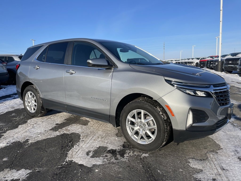 Used 2024 Chevrolet Equinox LT image 2