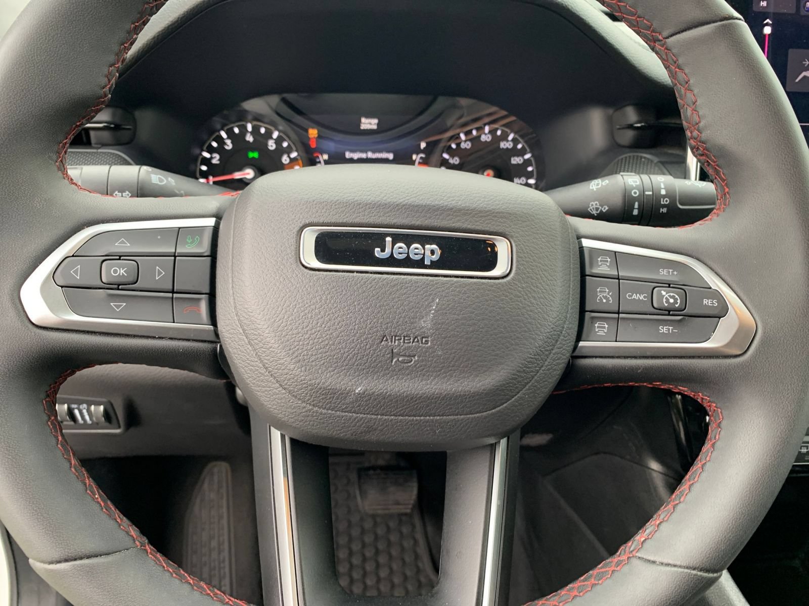 Used 2025 Jeep Compass Trailhawk AWD/4WD image 27