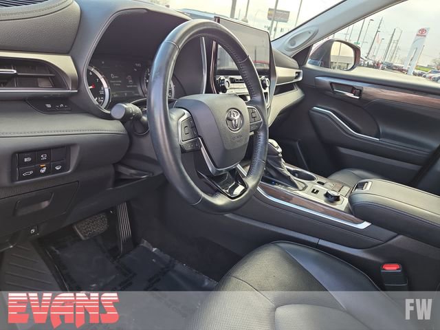 Used 2021 Toyota Highlander Limited image 26