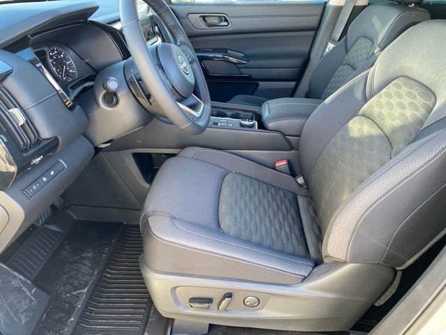 New 2025 Nissan Pathfinder SV image 10