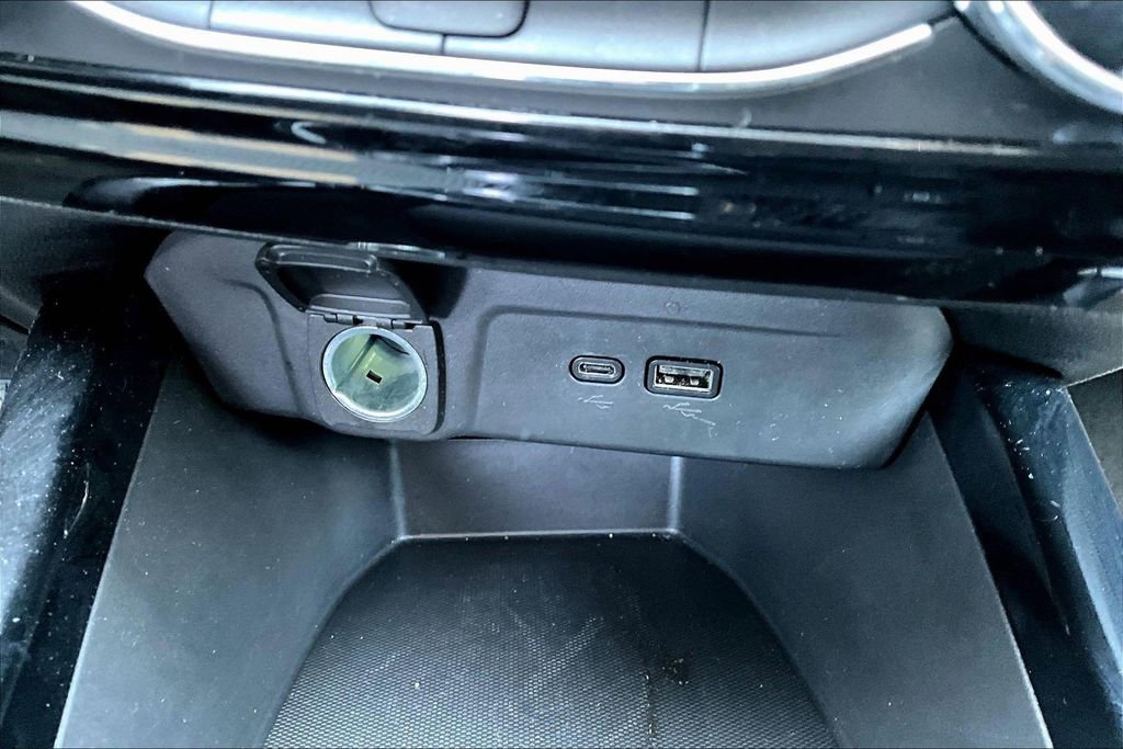 Used 2025 Chevrolet Trax LT FWD image 12