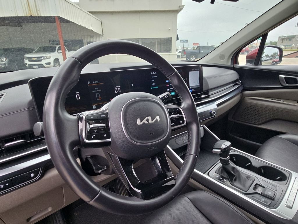 Used 2025 Kia Carnival FWD image 15
