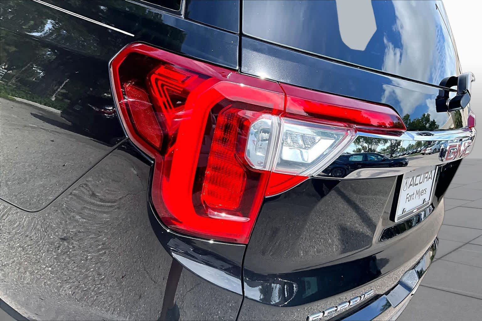 Used 2023 GMC Acadia Denali w/ Denali Ultimate Package FWD image 29