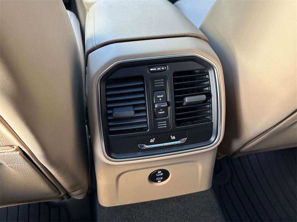 Used 2025 Porsche Macan image 13