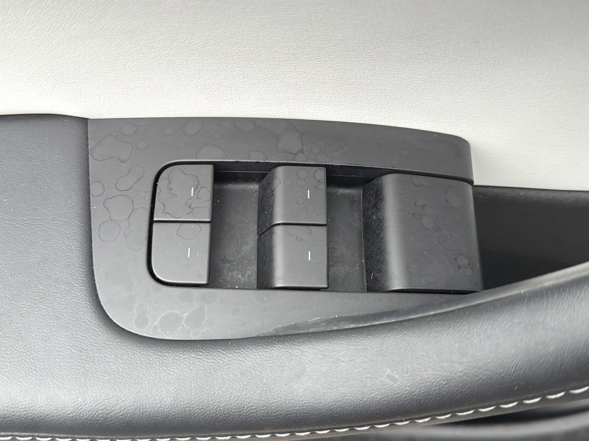 Used 2022 Tesla Model Y Long Range image 16