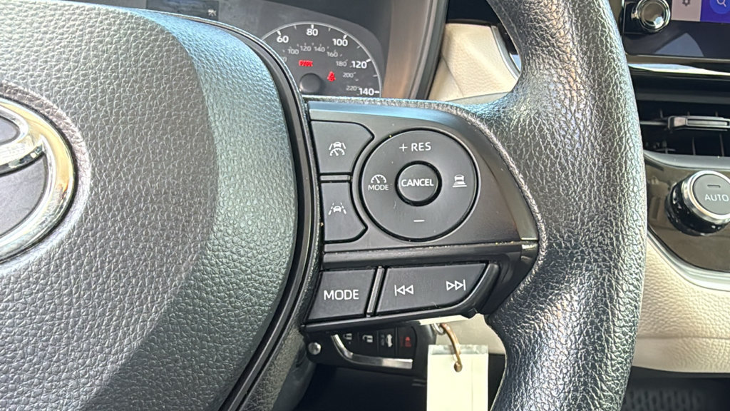 Used 2023 Toyota Corolla LE FWD image 31