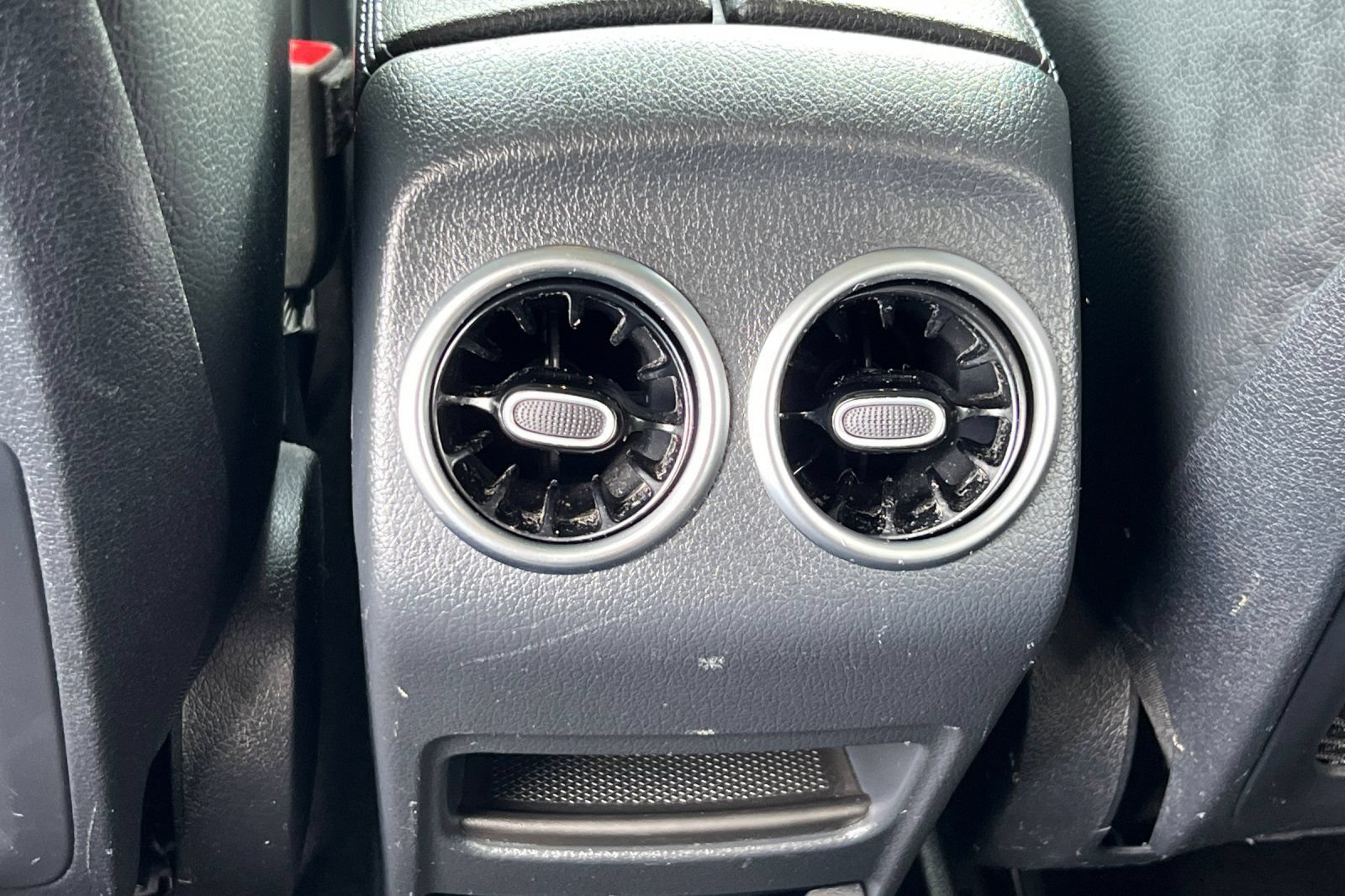 Used 2022 Mercedes-Benz GLB 250 image 17