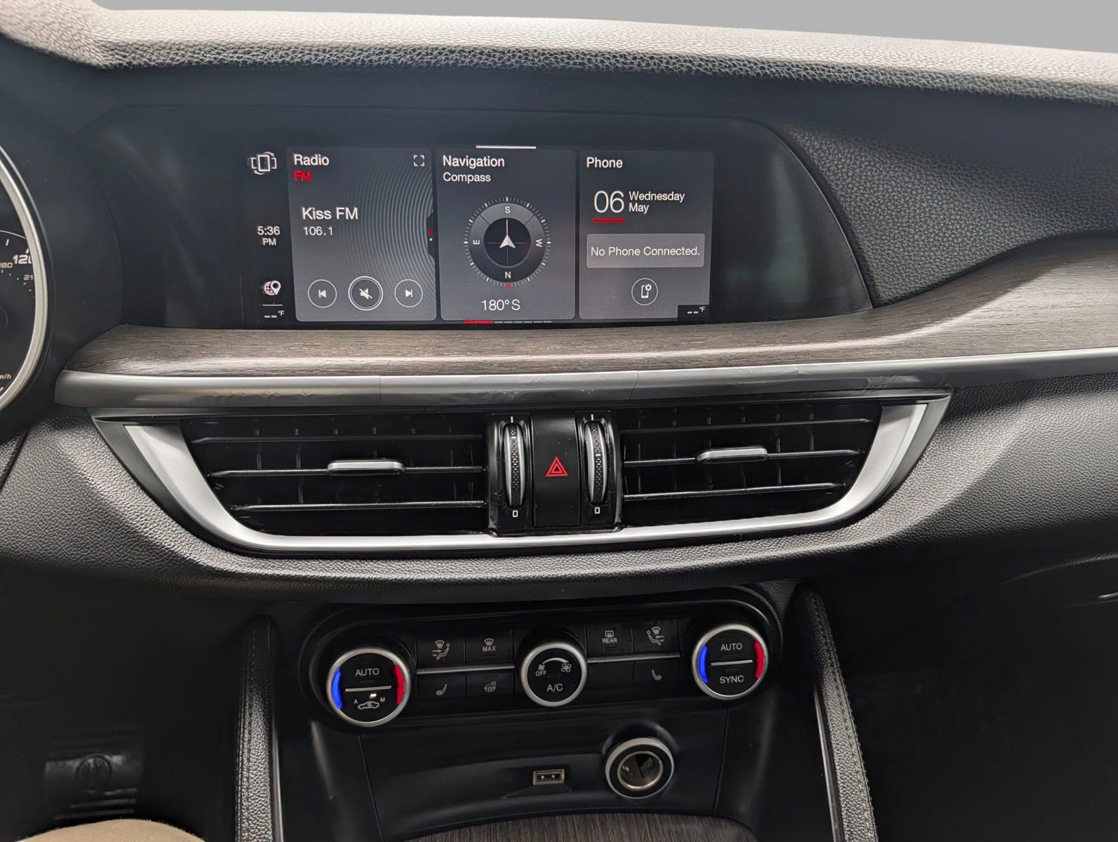 Used 2020 Alfa Romeo Stelvio Ti AWD/4WD image 16