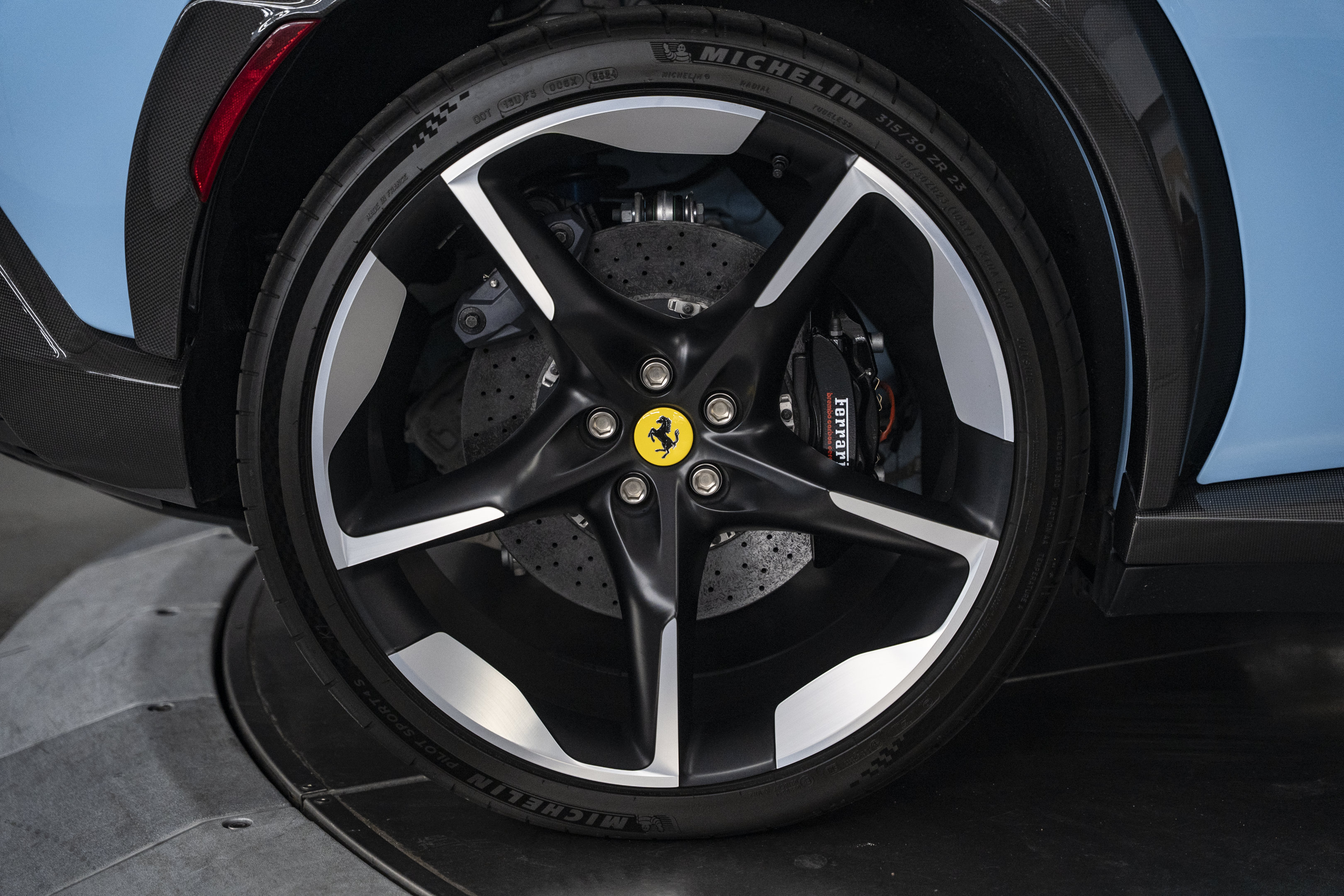 Used 2025 Ferrari Purosangue AWD/4WD image 17