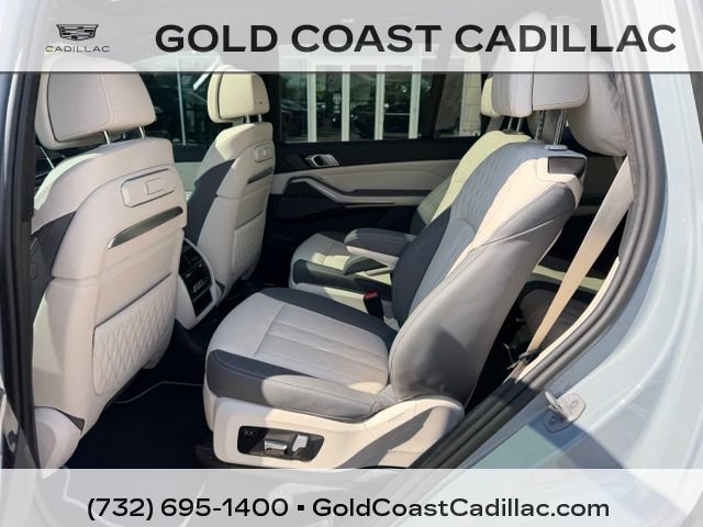 Used 2025 BMW X7 M60i AWD/4WD image 18