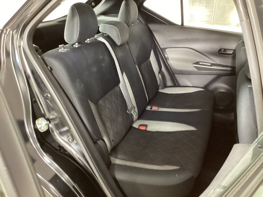 Used 2018 Nissan Kicks SV FWD image 32