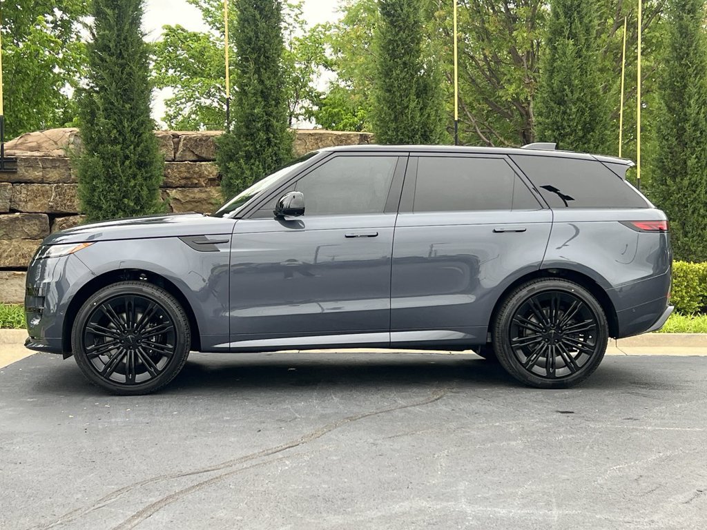 Used 2026 Land Rover Range Rover Sport Dynamic SE AWD/4WD image 2