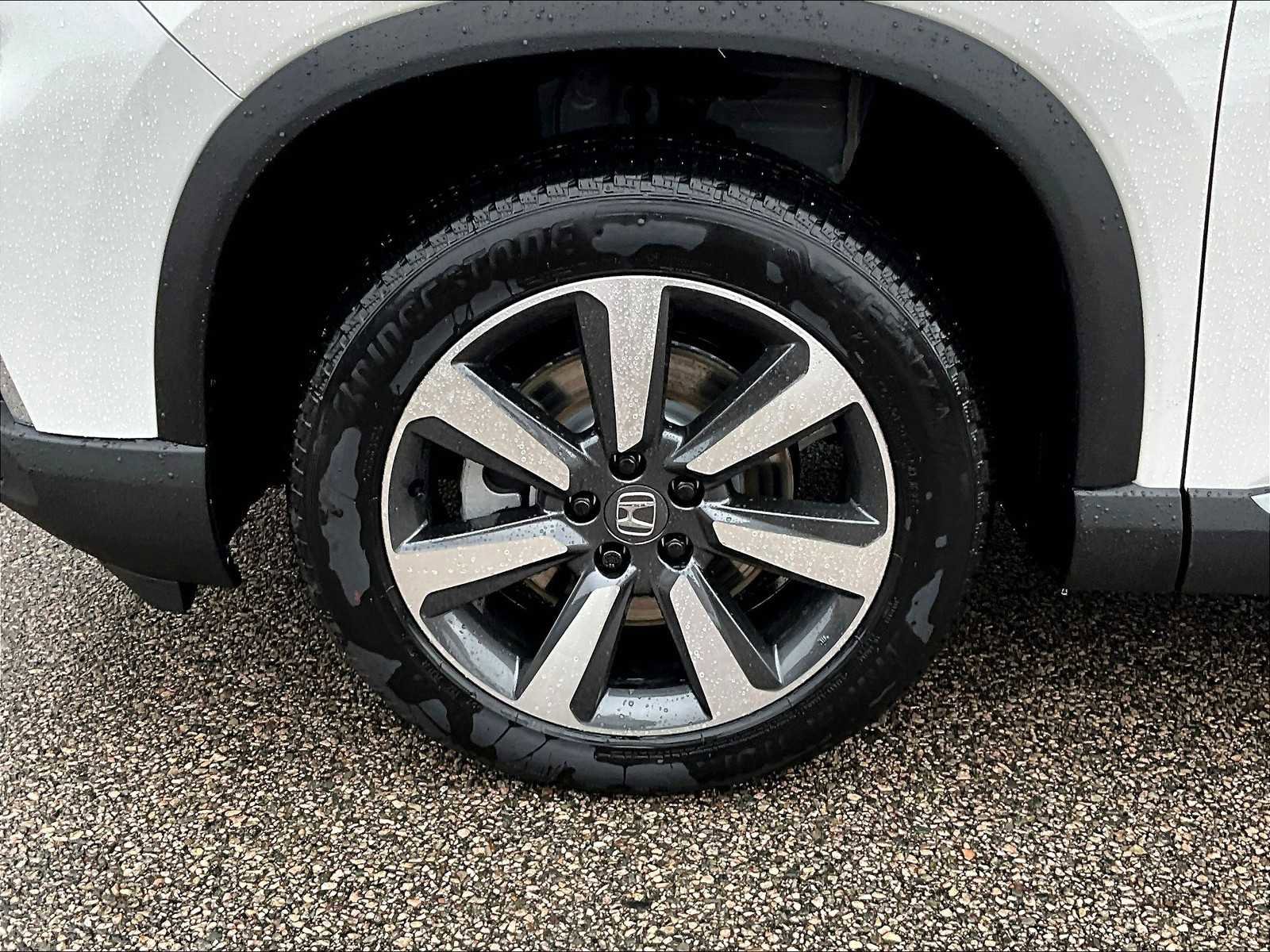 New 2025 Honda Pilot Touring image 8