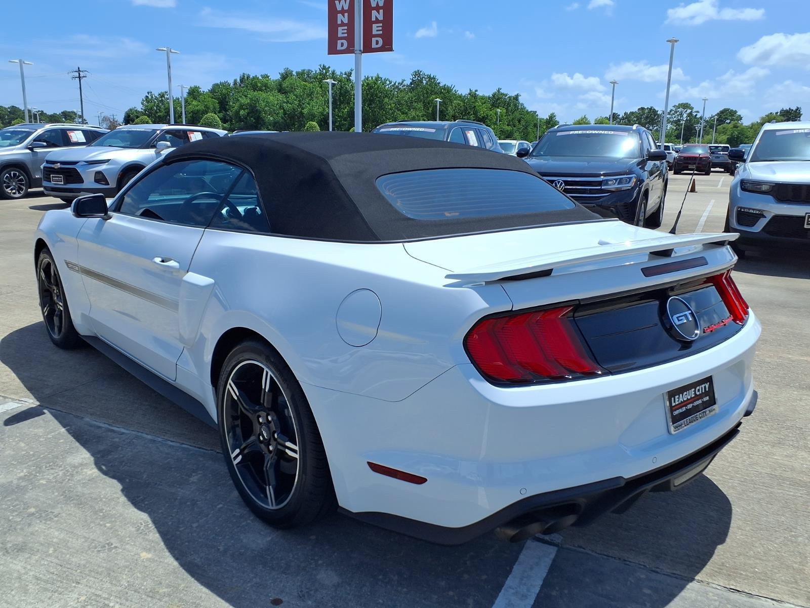 Used 2020 Ford Mustang GT Premium w/ Equipment Group 401A RWD image 2