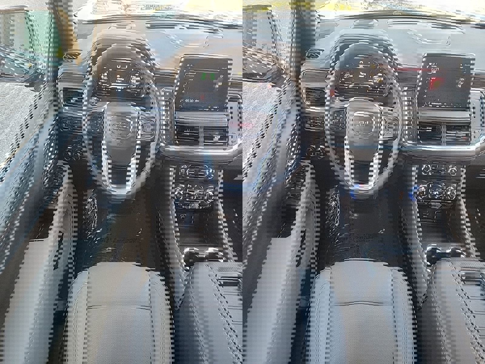 Used 2023 GMC Yukon SLT w/ SLT Luxury Package image 17