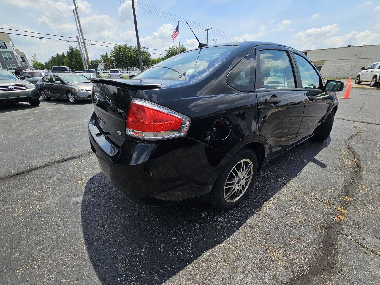 Used 2011 Ford Focus SE w/ 201A Rapid Spec Order Code FWD image 5