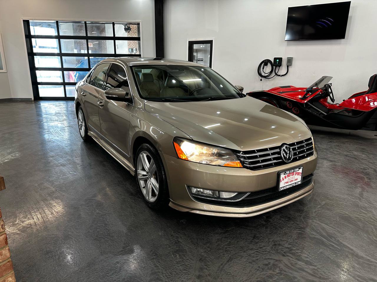 Used 2015 Volkswagen Passat 3.6 SEL Premium FWD image 3