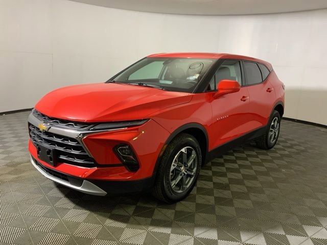 Used 2025 Chevrolet Blazer LT image 4