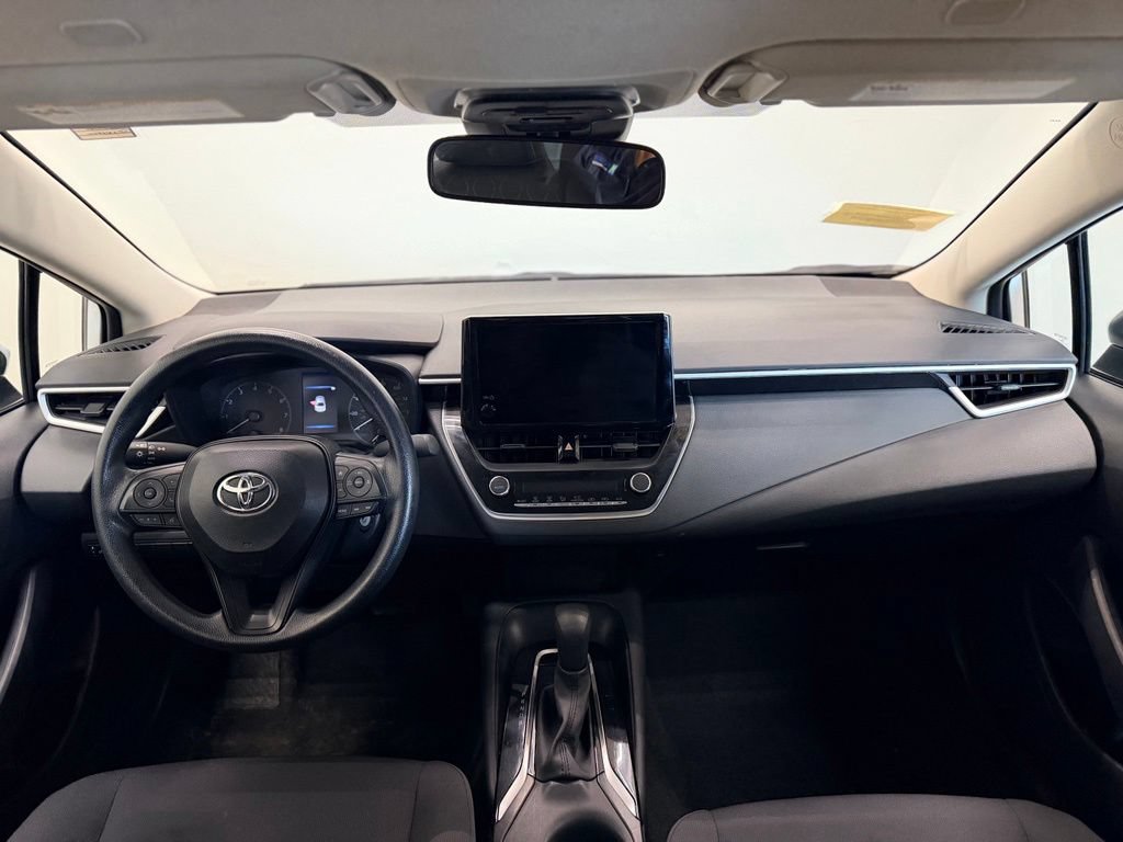 Used 2025 Toyota Corolla LE FWD image 12