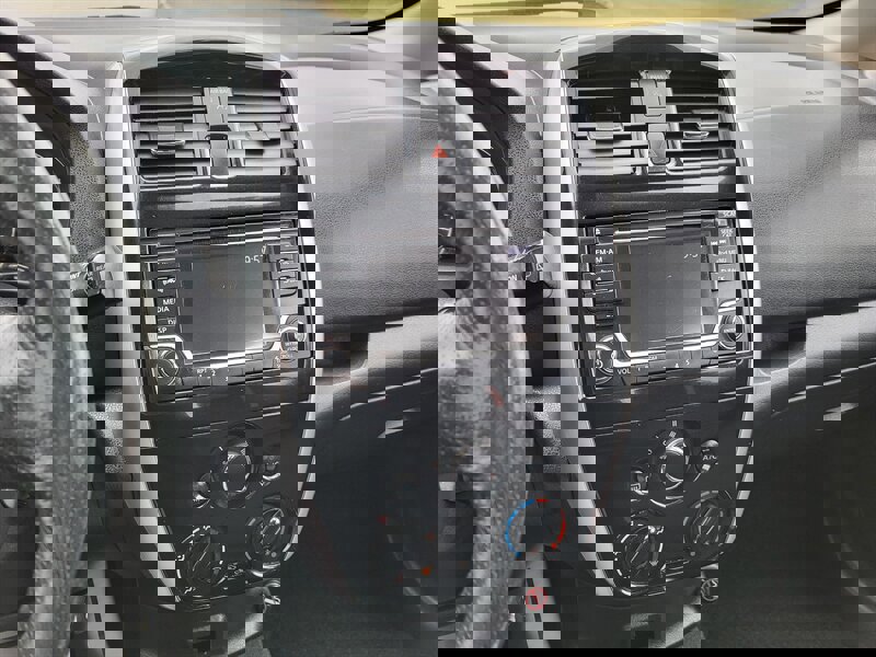 Used 2017 Nissan Versa Note SR image 12