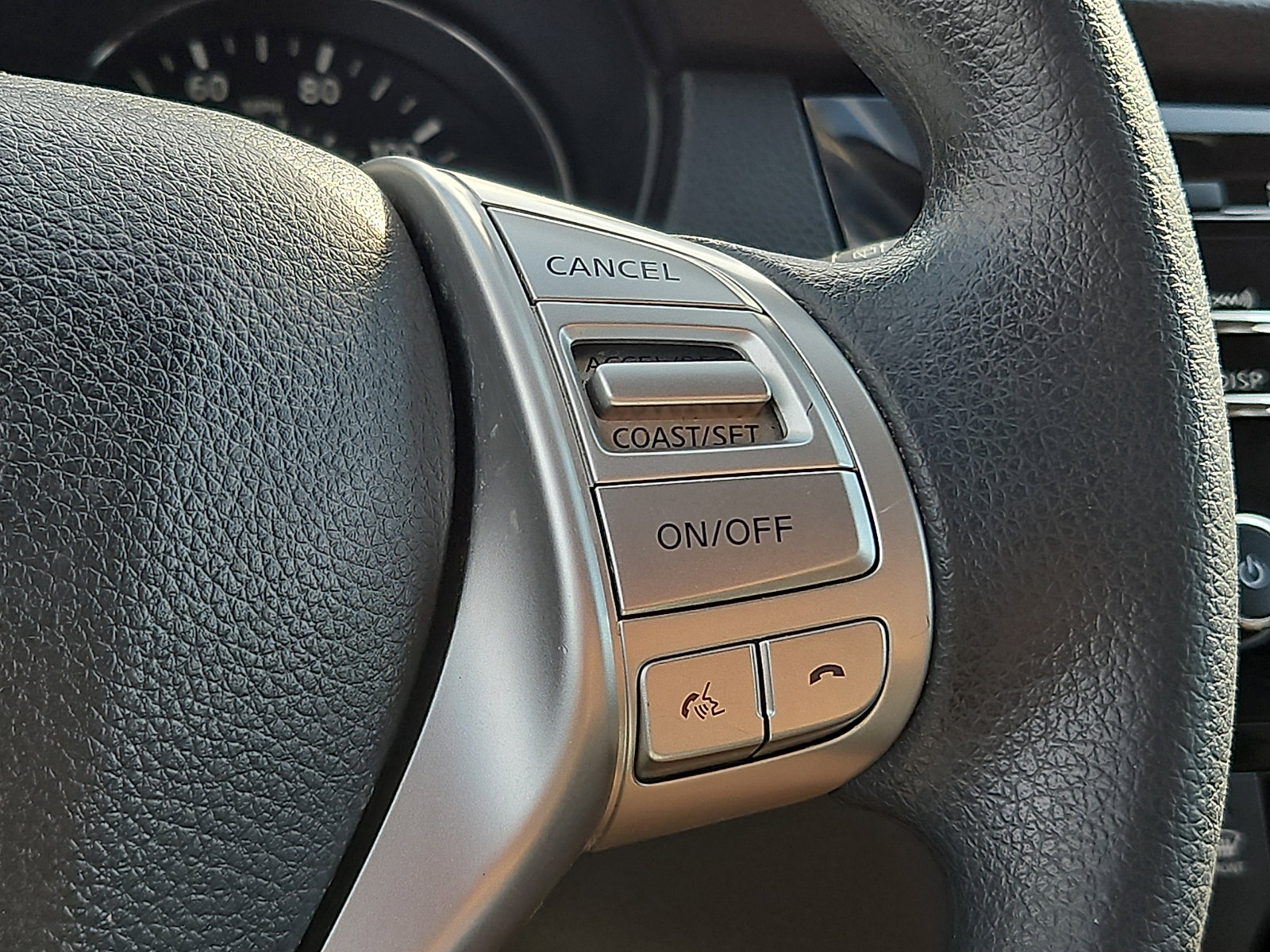 Used 2015 Nissan Rogue SV AWD/4WD image 19