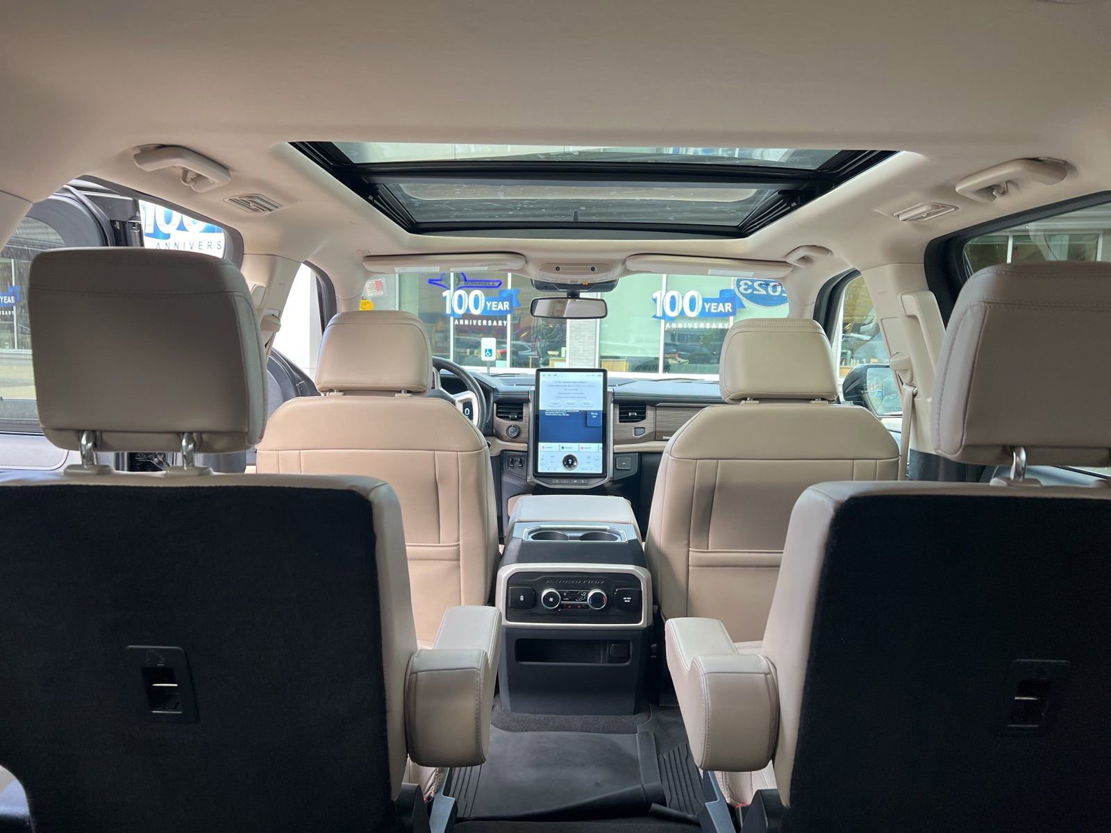 Used 2023 Ford Expedition Limited image 12