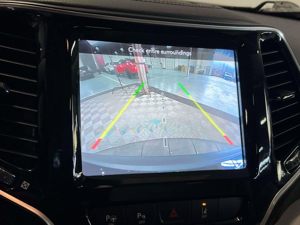 Used 2021 Jeep Cherokee Limited image 31