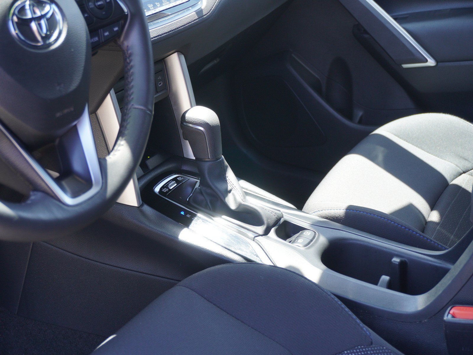 Used 2024 Toyota Corolla Cross AWD Hybrid w/ Moonroof Package image 21