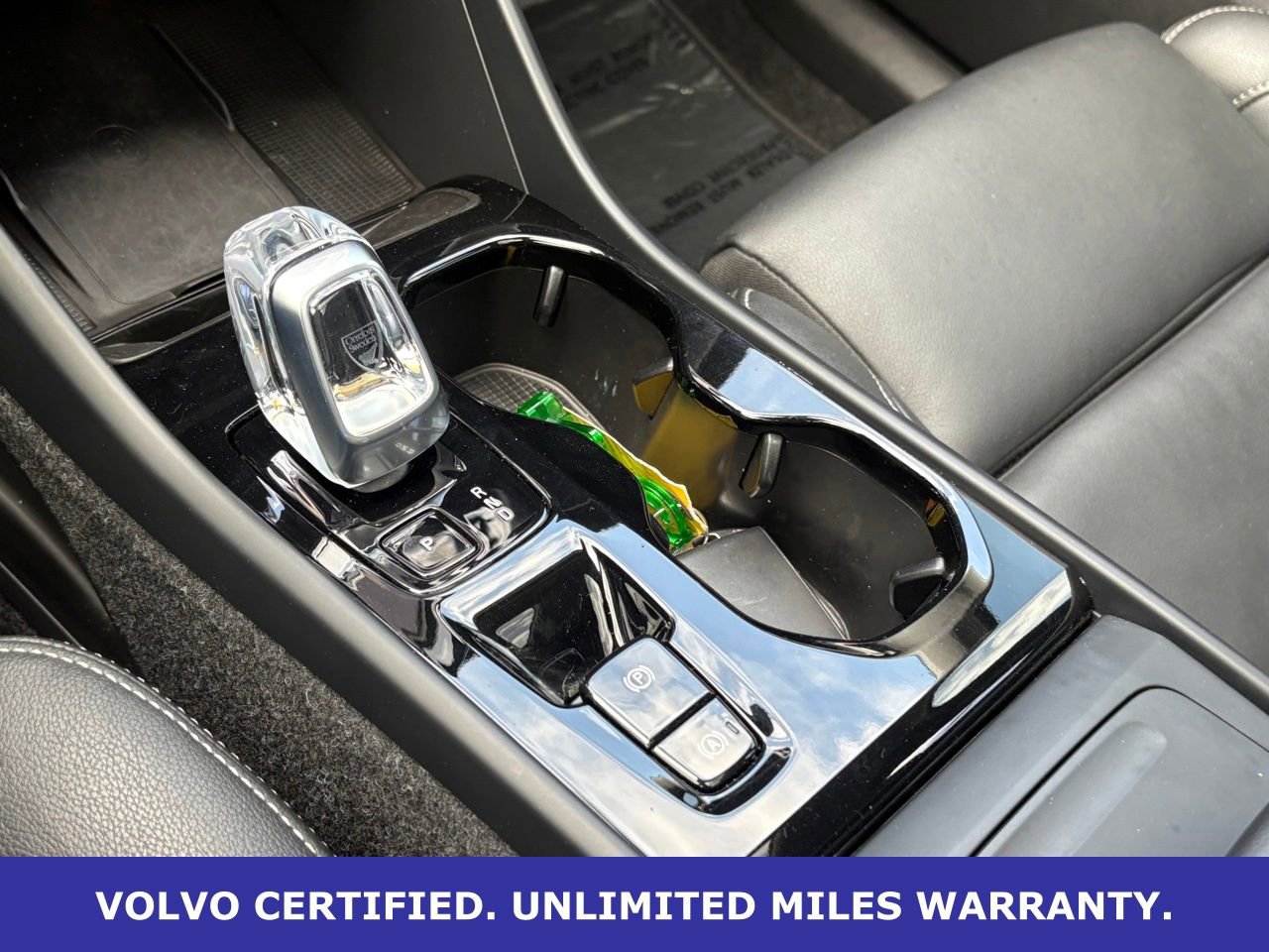 Certified 2025 Volvo XC40 B5 Plus AWD/4WD image 19