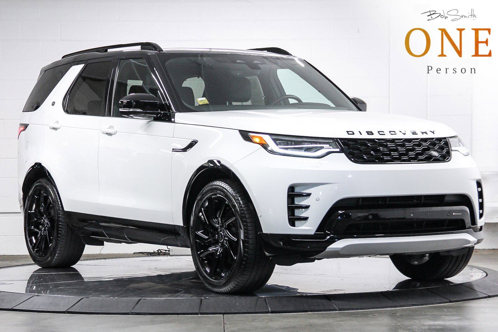 Used 2023 Land Rover Discovery S R-Dynamic image 1