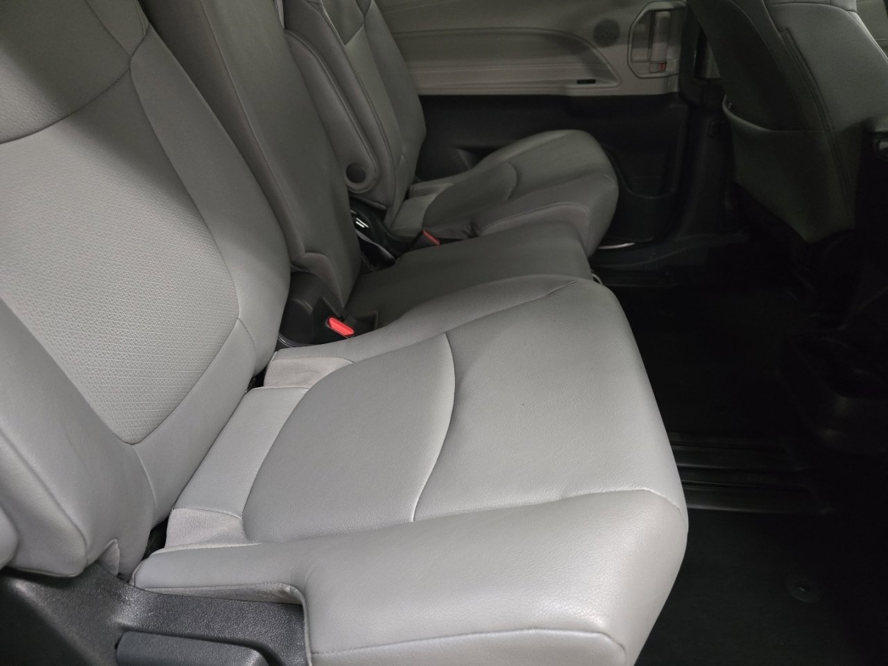 Certified 2024 Toyota Sienna XLE image 20