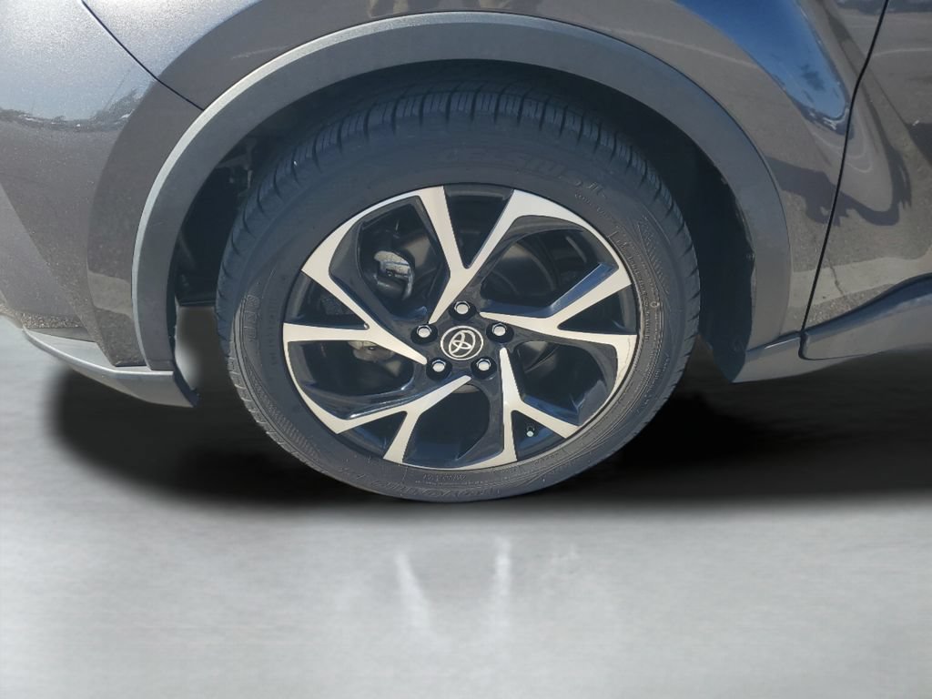 Used 2022 Toyota C-HR XLE FWD image 24