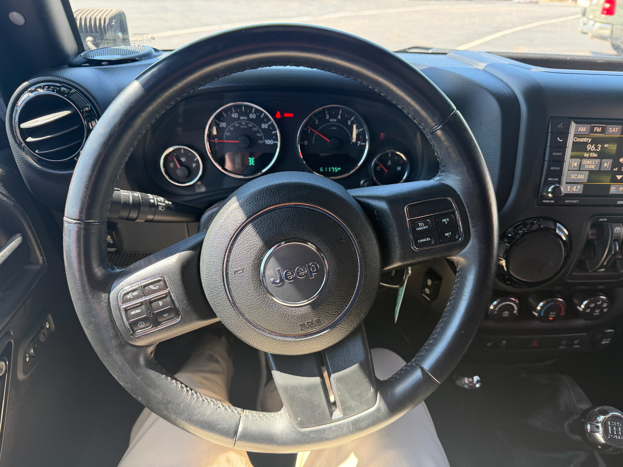 Used 2017 Jeep Wrangler Unlimited Sahara w/ Connectivity Group AWD/4WD image 13