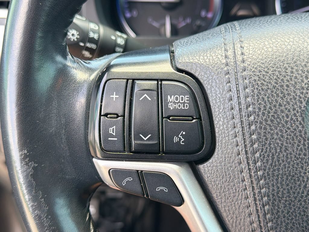 Used 2019 Toyota Highlander XLE FWD image 26