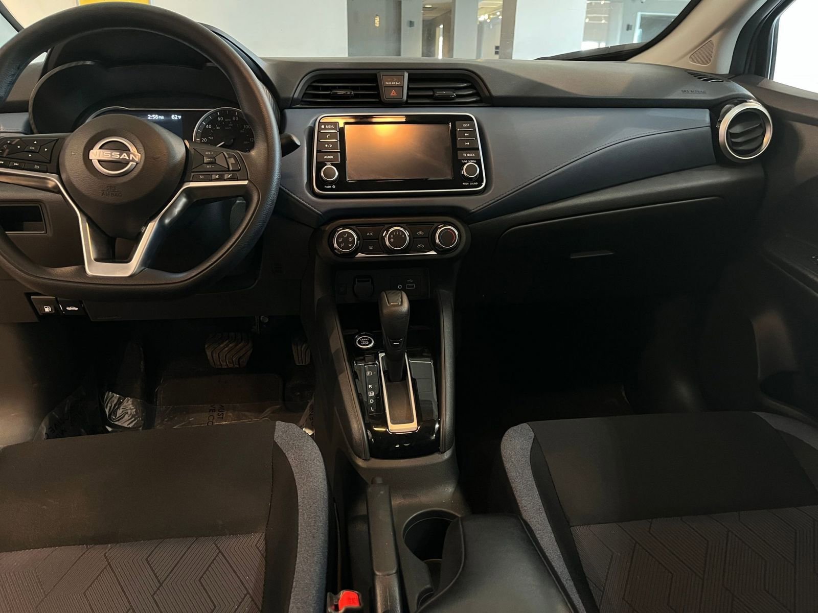 Used 2025 Nissan Versa SV image 34