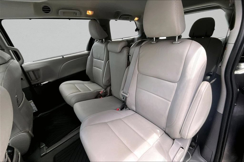 Certified 2020 Toyota Sienna XLE Premium FWD image 23