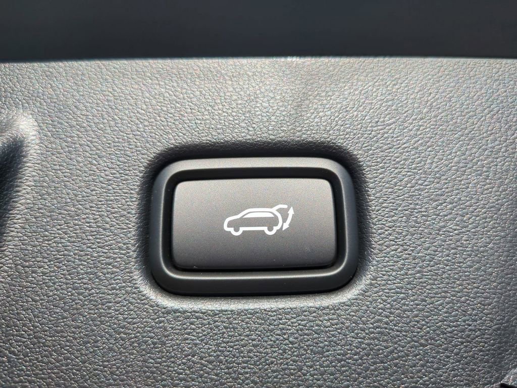 New 2026 Hyundai Tucson Limited image 15