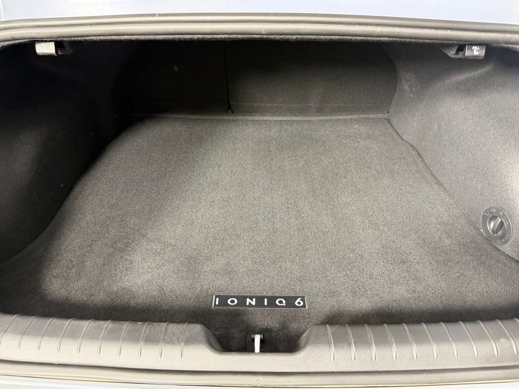 Used 2024 Hyundai Ioniq 6 Limited image 29