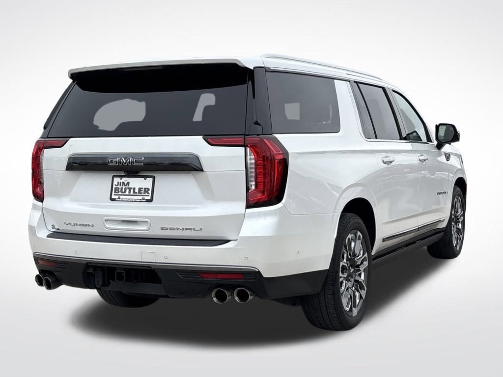 Used 2023 GMC Yukon XL Denali Ultimate AWD/4WD image 7
