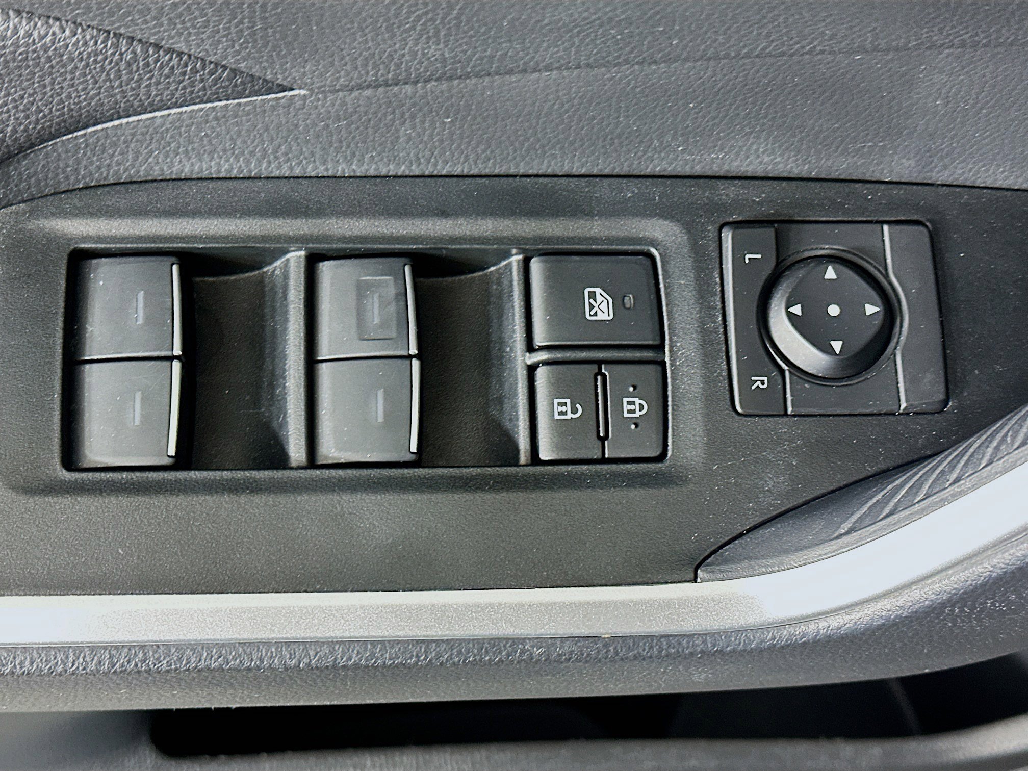 Used 2025 Toyota RAV4 XLE AWD/4WD image 15
