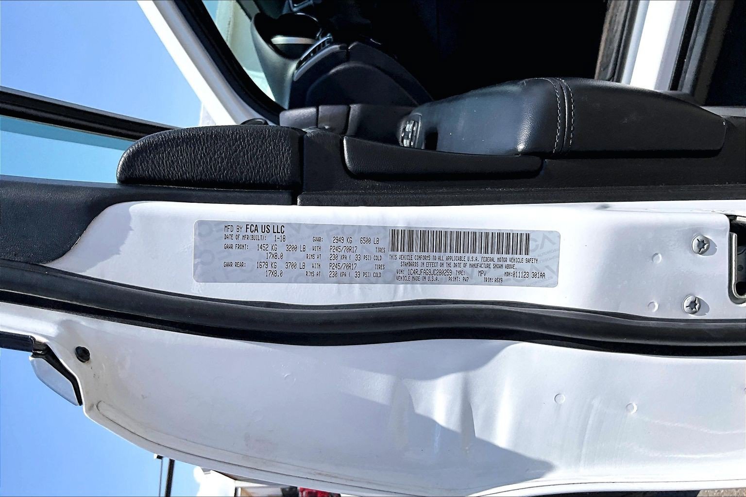 Used 2018 Jeep Grand Cherokee Laredo AWD/4WD image 33