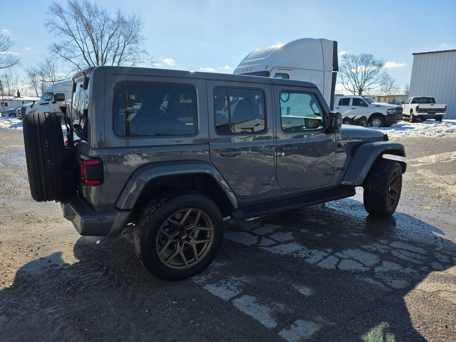 Used 2022 Jeep Wrangler Unlimited Sahara image 5