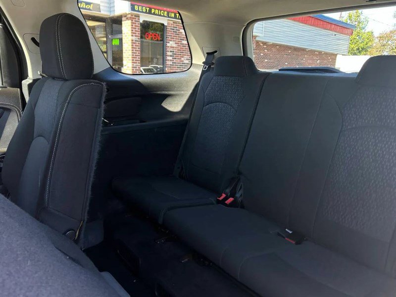 Used 2016 GMC Acadia SLE image 18