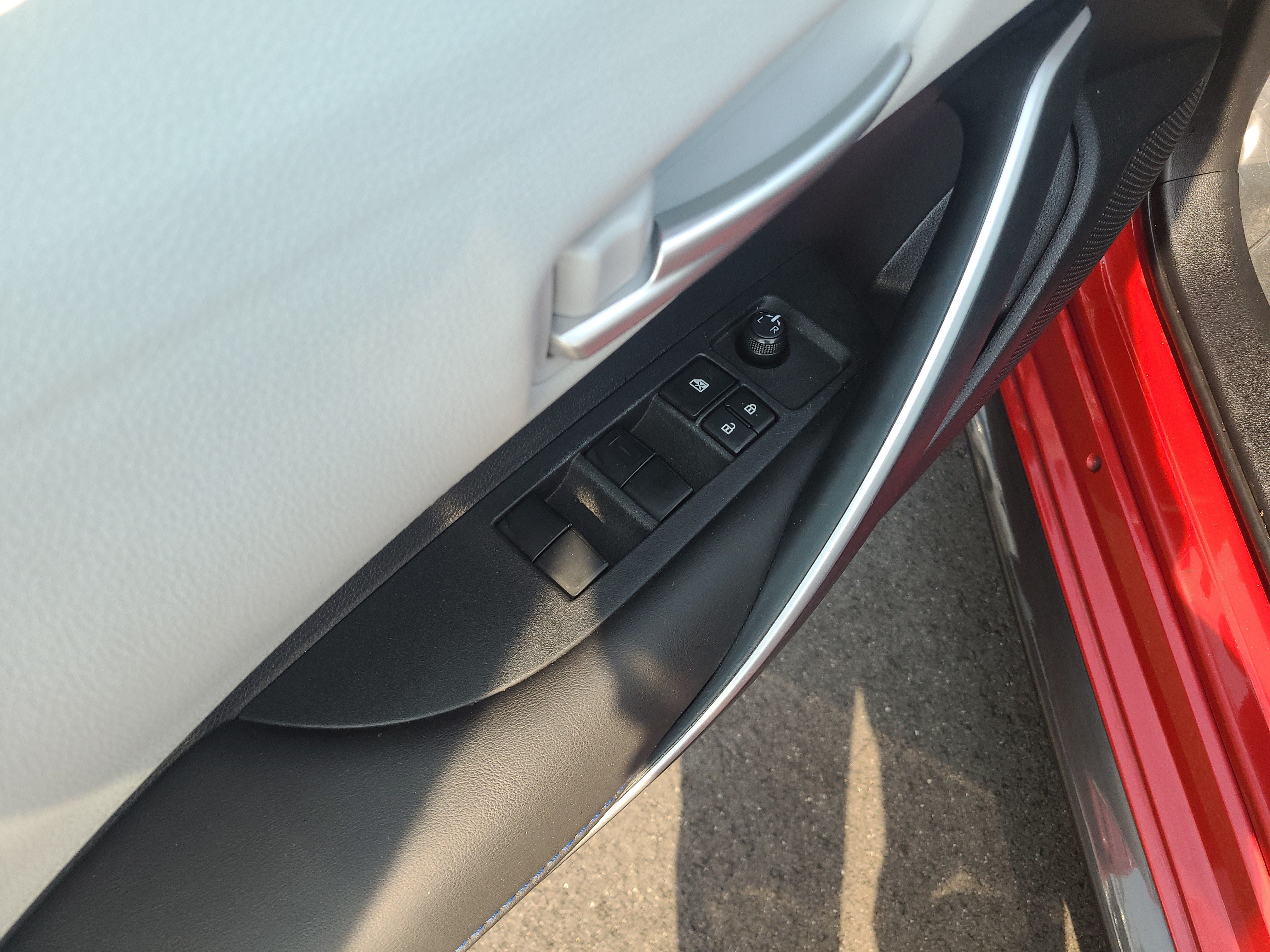 Used 2020 Toyota Corolla SE FWD image 13