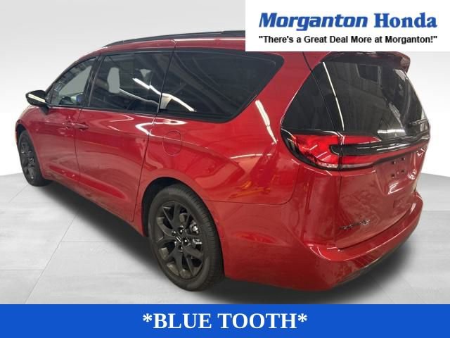 Used 2025 Chrysler Pacifica Limited image 7