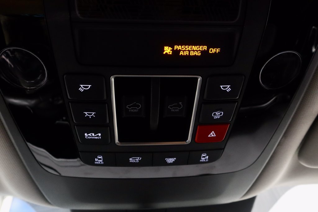 Used 2025 Kia Carnival SX Prestige FWD image 33